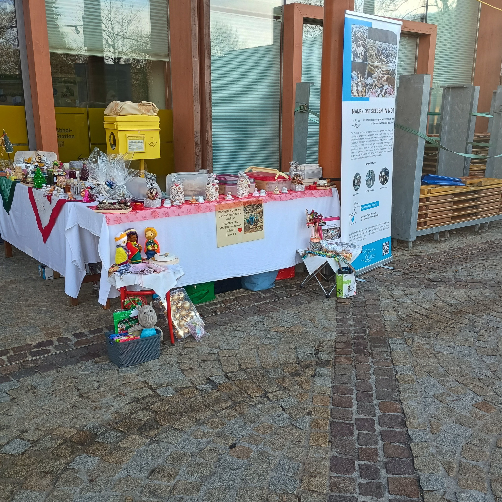Spendenstand, Spenden rettet Leben, Mülldeponie in Bihac, Hunde in Not 